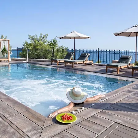 Avra Private Apartment *