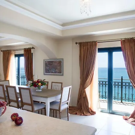 Avra Private Apartment *