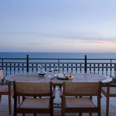 Avra Private Apartman *