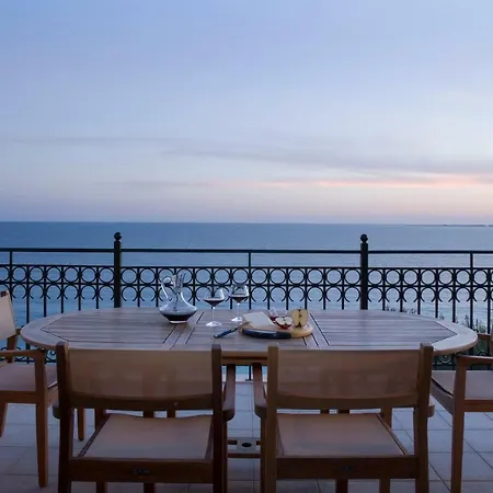 Avra Private Apartment *
